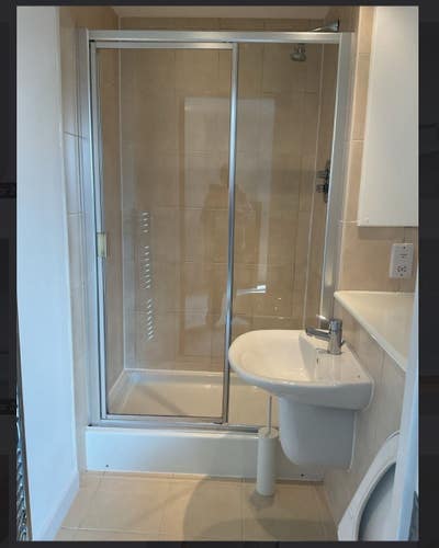 Double bedroom in 2 bedroom flat Main Photo