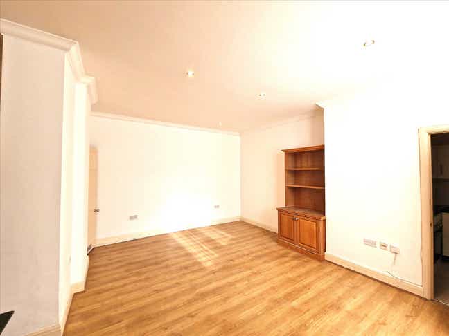 Spacious Studio Flat in Hendon  Main Photo