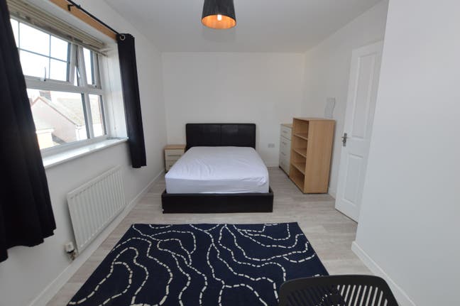 Three Rooms to Rent- 41 Lenz Close Main Photo