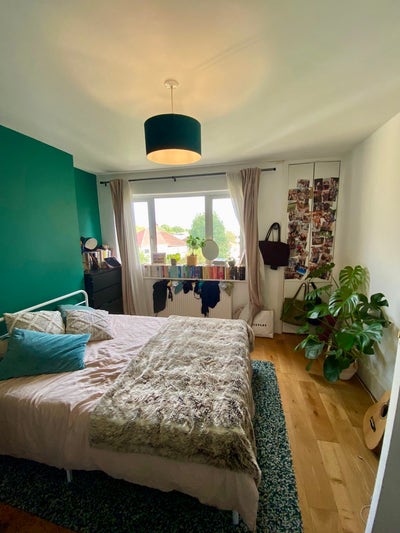 Large Furnished Room in Friendly North London Home Main Photo
