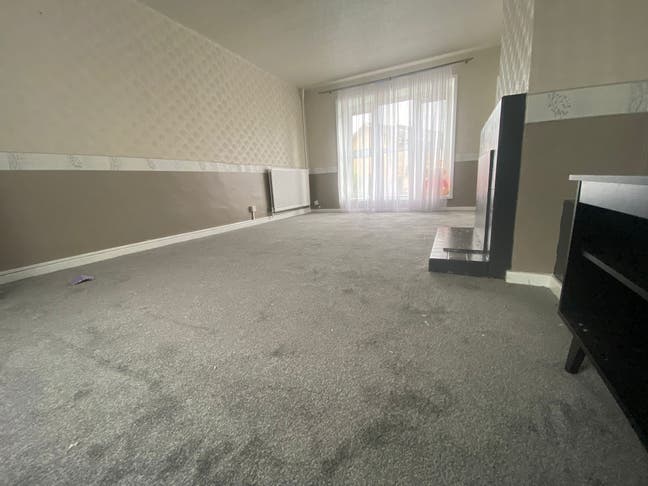 Beautiful 3 Bedroom House+Garden- Hainault/Fairlop Main Photo
