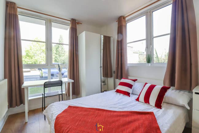 Woodford Road LE2 - 6 Bed House Share Main Photo