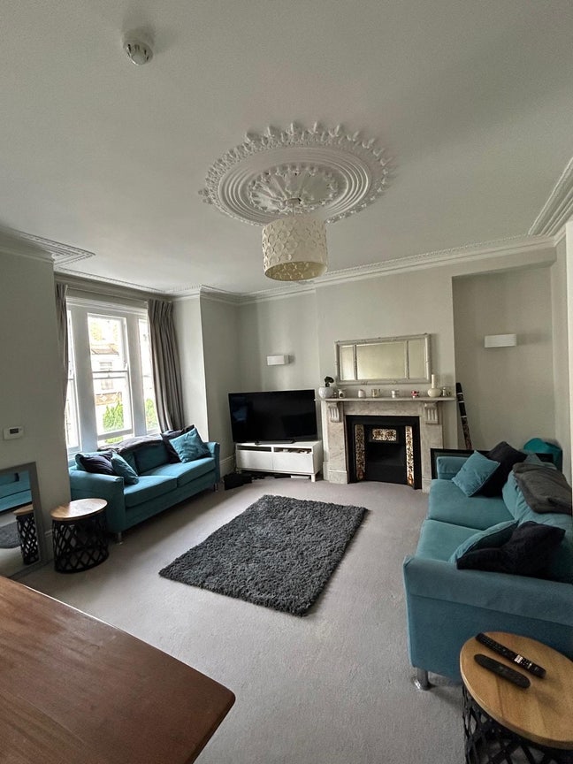 Double Room in sociable house - Parsons Green  Main Photo