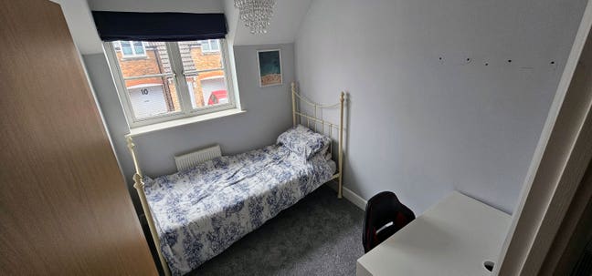Single room upper stratton Main Photo