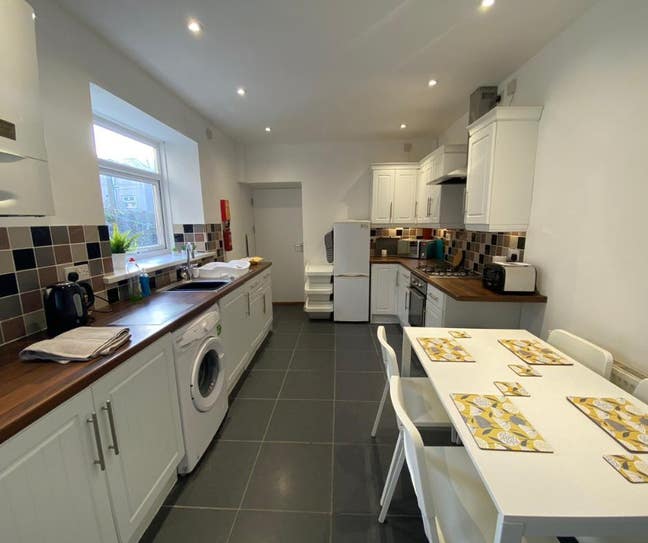   Spacious Double – All Bills + WiFi - SA1 Main Photo