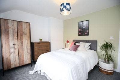 🏡 Bright and Spacious Double Room in Droylsden! Main Photo