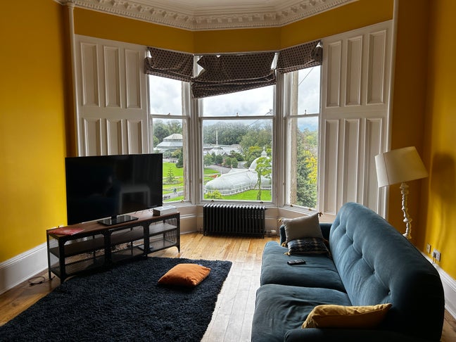 West End of Glasgow flat overlooking the Botanics Main Photo