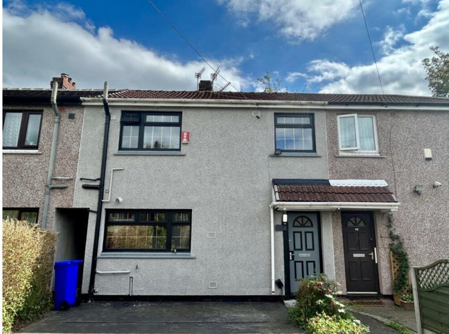Spacious 3Bed House With Driveway&Garden for Rent Main Photo