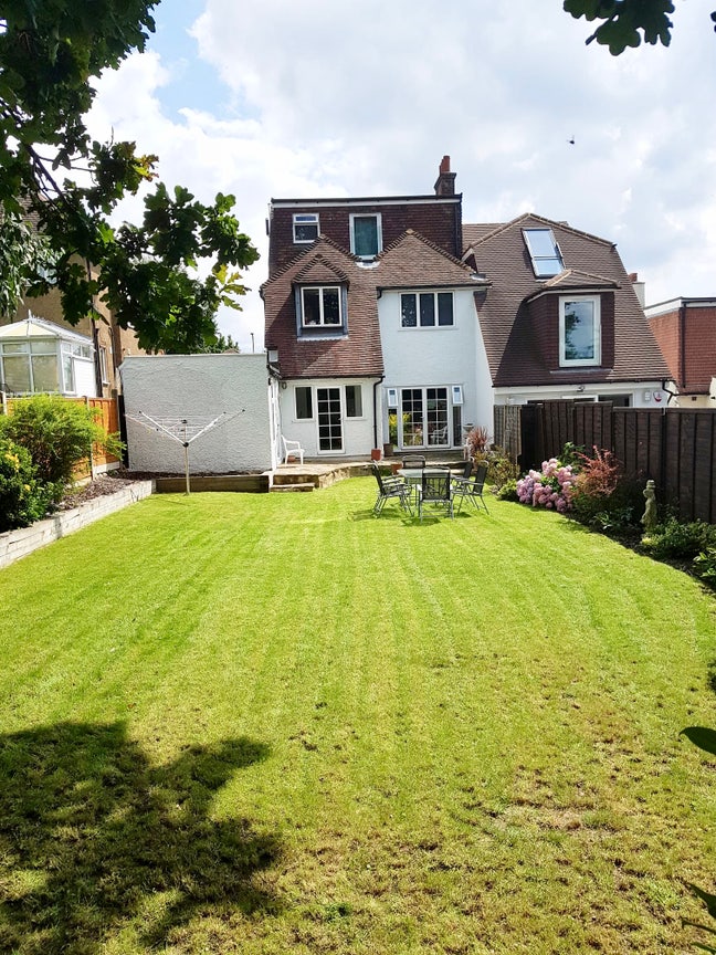 Ensuite - 5mins walk to High Barnet tube station Main Photo