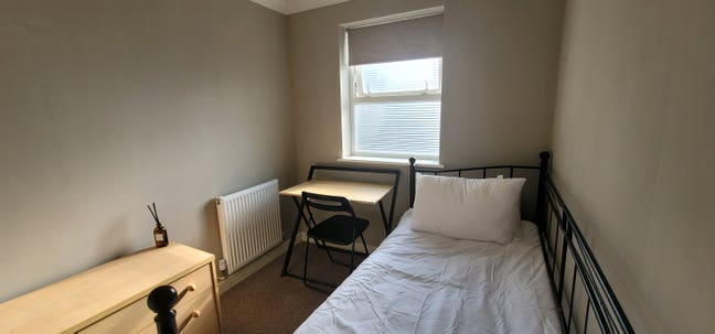 Single room available Main Photo