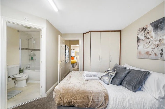 Large En-Suite in Slough! Main Photo