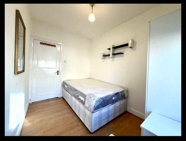 Large Double Room, W14 0SH, F- 2 Main Photo