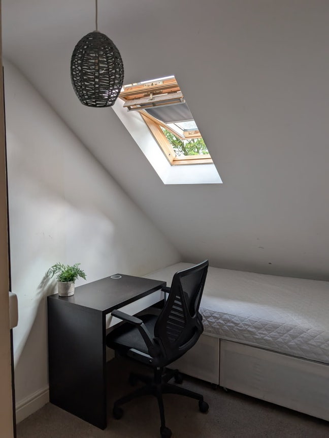 Room to rent, £476pm,  Main Photo