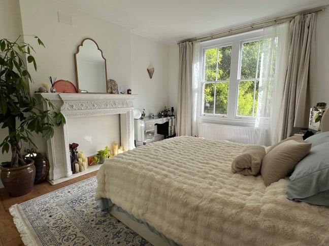 Beautiful room on the London Canals Main Photo