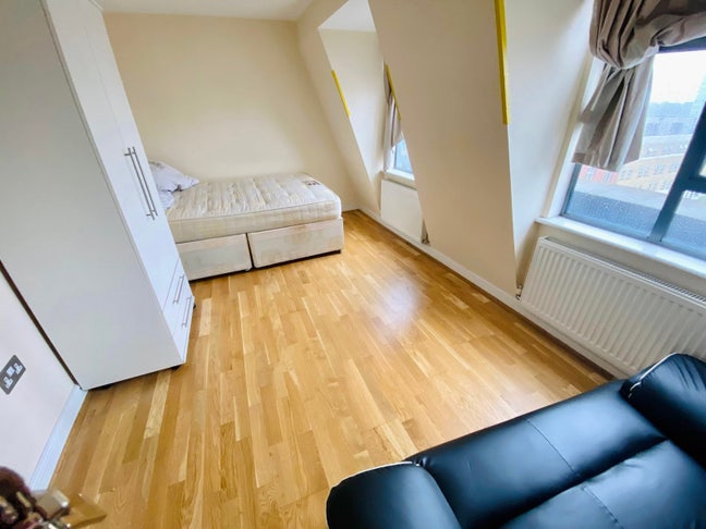 Sunny Room in the Centre Main Photo
