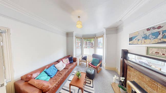 5 rooms available 33 Derby Grove  Main Photo