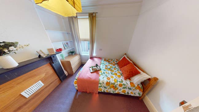 5 rooms available 33 Derby Grove  Main Photo