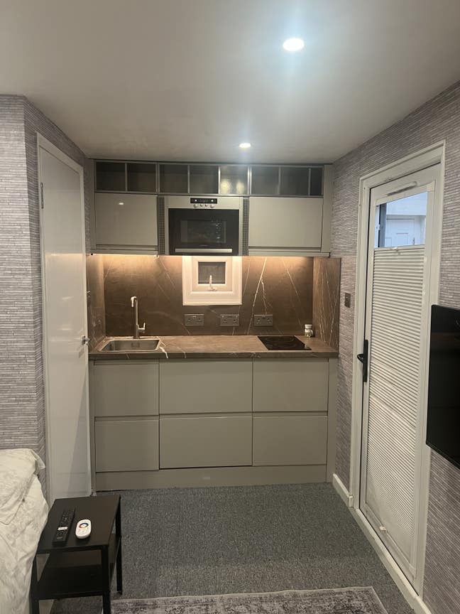 Self contained Studio, Ellesmere Road Main Photo