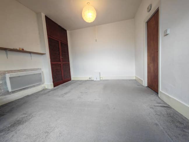 Large double room Balham Main Photo
