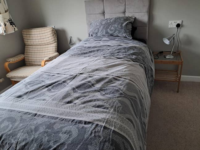Single En-Suite Room In Family House. Main Photo