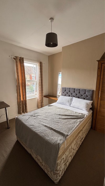 Double room in 2 bed house, next to university Main Photo