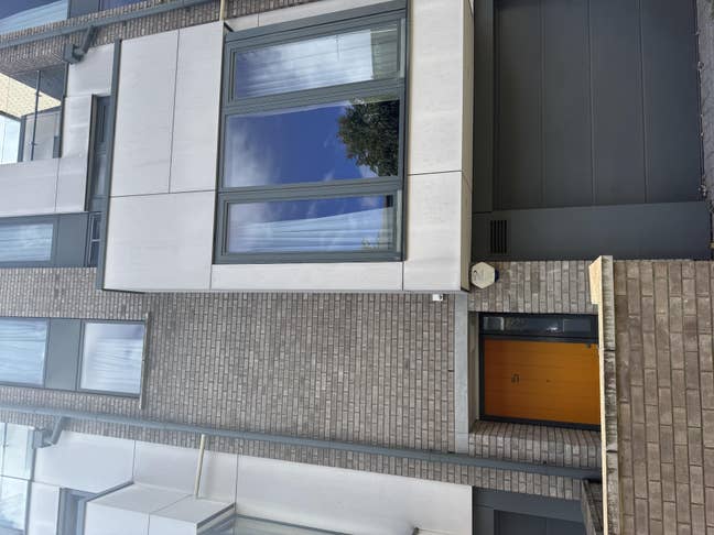 2 Large Double Bedrooms with Private Bathrooms Main Photo