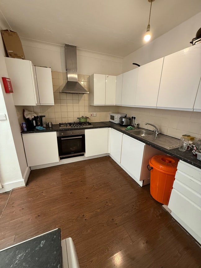 🏠 Double & Single Rooms – All Bills Included –  Main Photo