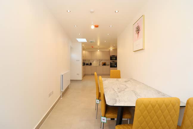 🚨3 Rooms Available– E1 🚨 Main Photo