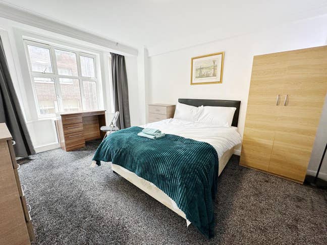 Well-Furnished Double Room – Hyde Park🍃 Main Photo