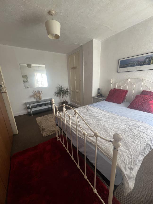 Furnished Room – Bills Included Main Photo