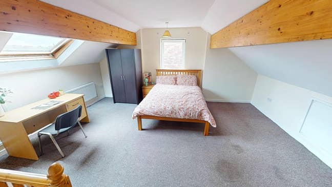 6 Rooms to rent in 103 burford Rd  Main Photo