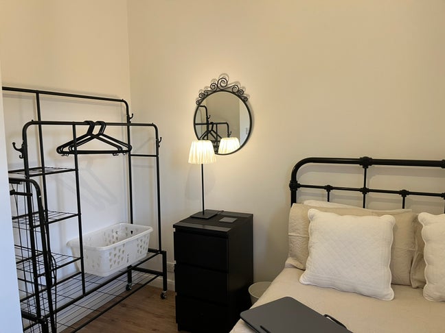 Large Modern Rooms in High Street Godalming Main Photo