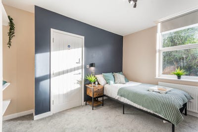 📍Brand New ENSUITE with Driveway📍 Main Photo