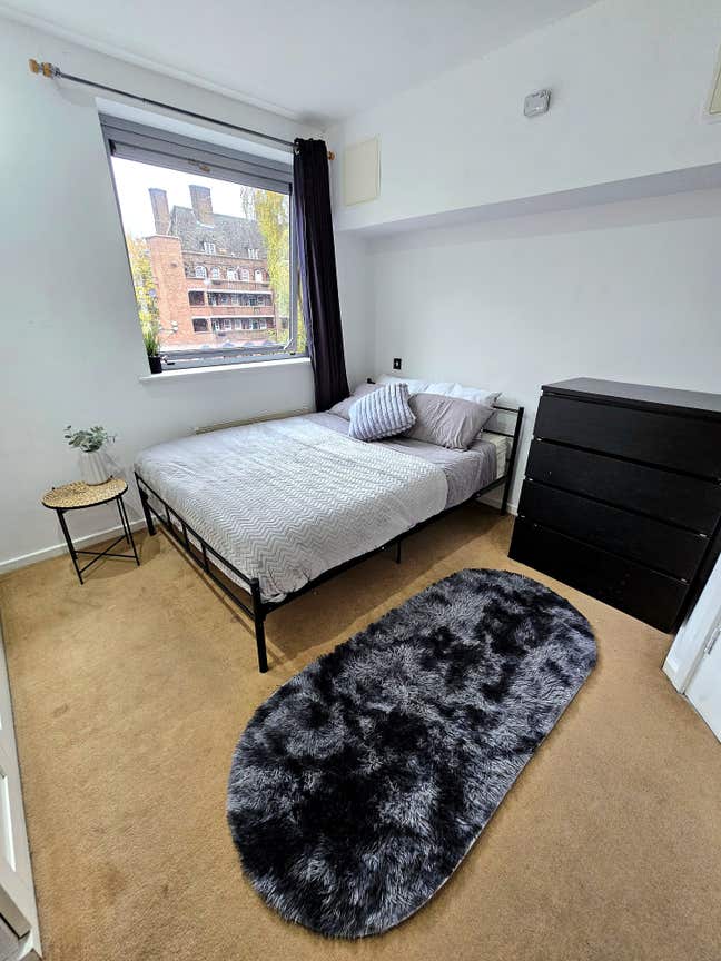 BOW *Modern double  ensuite available now ! Main Photo