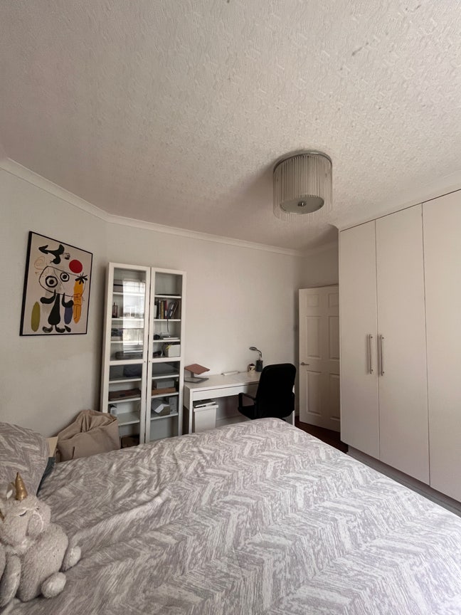 Double Room Available in 2-Bed Flat Main Photo