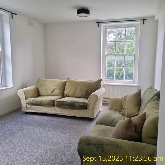Three bedroom flat in Edgware Road Main Photo