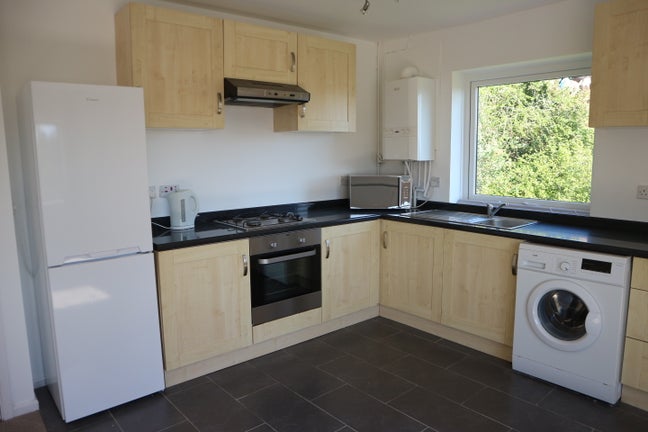 Castle Views & Parking - 2 Bed Flat Main Photo