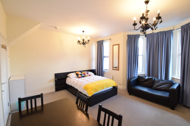 Fully Furnished Room in Social House – No Extra Co Main Photo