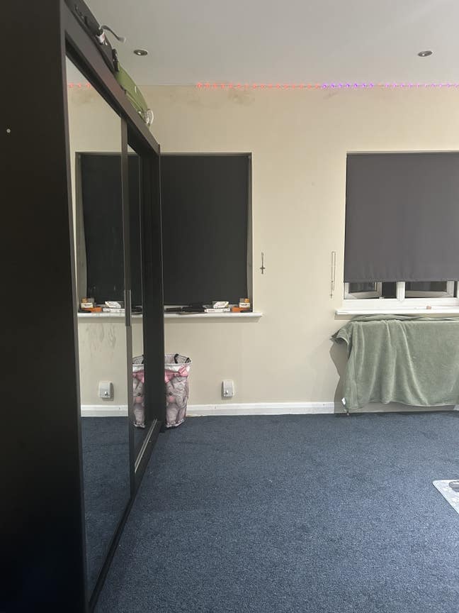 A Large Bed Room in Shared House Available Main Photo