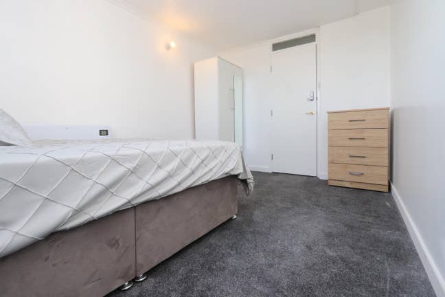 Affordable Room by Northern and Piccadilly Line Main Photo