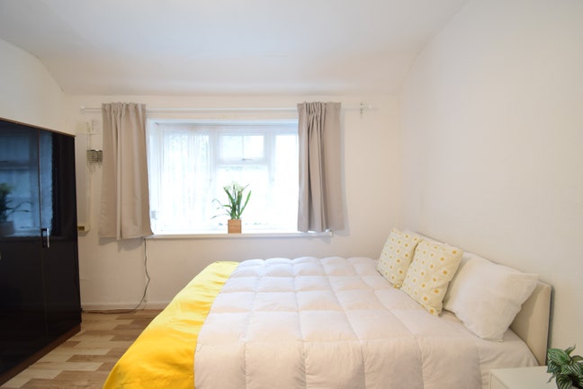 Fully Furnished, Large Room – All Bills Covered! Main Photo