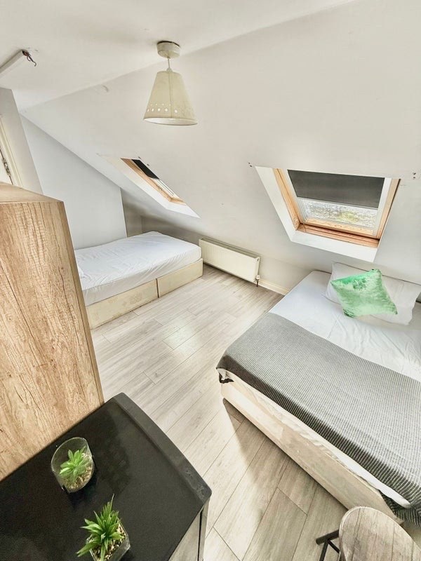 🛏️ Double Room Top Floor  to Let in Neasden Main Photo