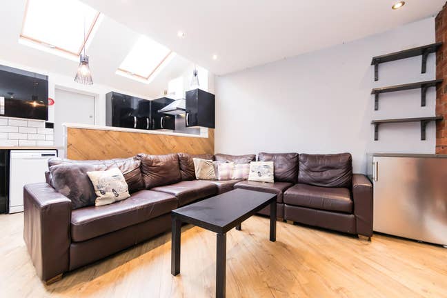 All Bills Included – Only £99 a Week! Main Photo