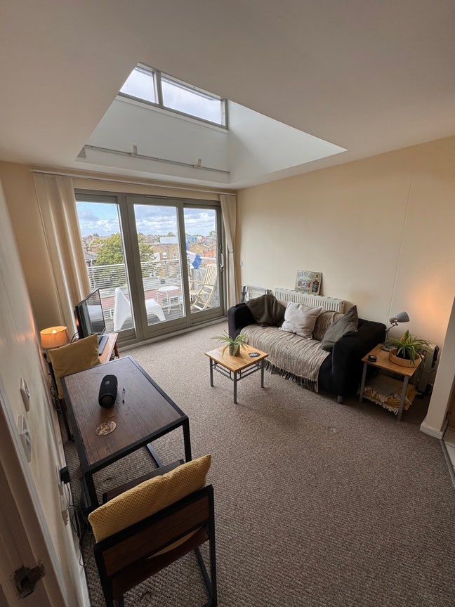 2 Bedroom Flat to Rent – Clapham North Main Photo