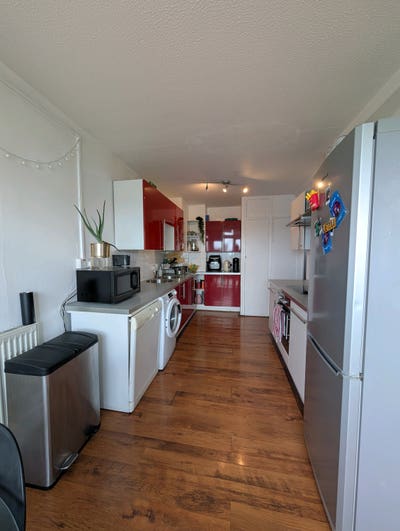 Double room in large two story flat in Stockwell Main Photo