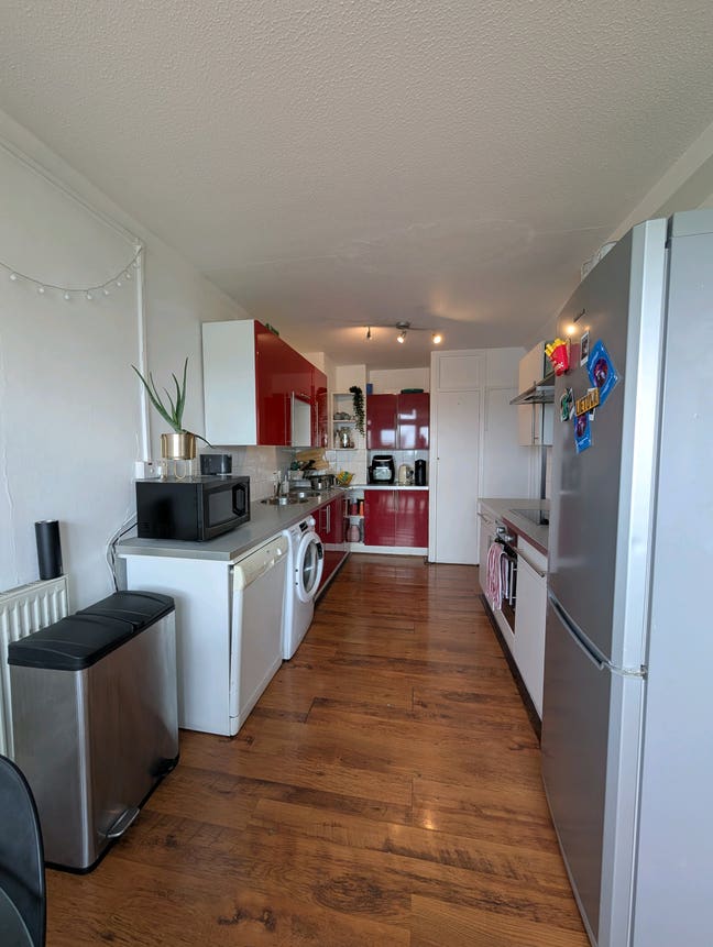 Double room in large two story flat in Stockwell Main Photo