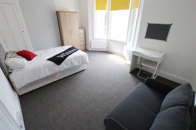 NN1 Abington -  Spacious Double Bedroom  Main Photo