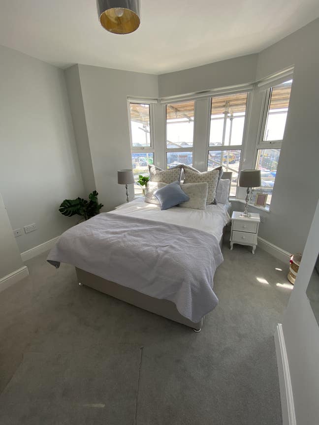 Ava. Now - double en-suite rooms with en-suite  Main Photo