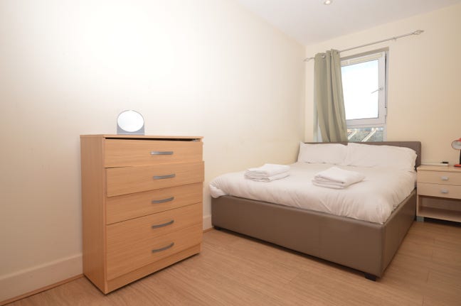 3 Double Bedroom Apartment - E14 Main Photo