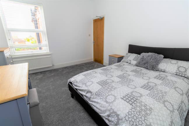 Double rooms  @ 335 Hungerford  Rd Main Photo